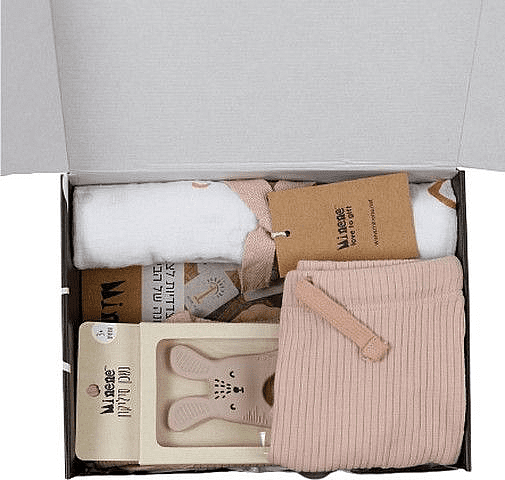 מארז מתנה מיננה ליולדת גודל 1 בצבע ורוד בהיר – תמונה 3